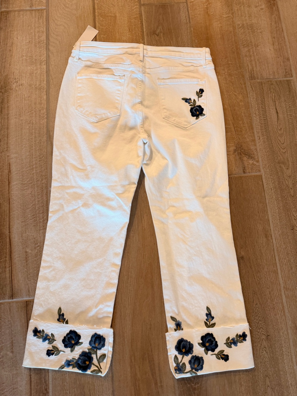 Driftwood Jeans Colete Floral Bouquet Embroidered Cropped Jeans Sz 31 - Picture 4 of 5